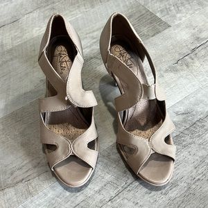 LifeStride nude strappy heels
